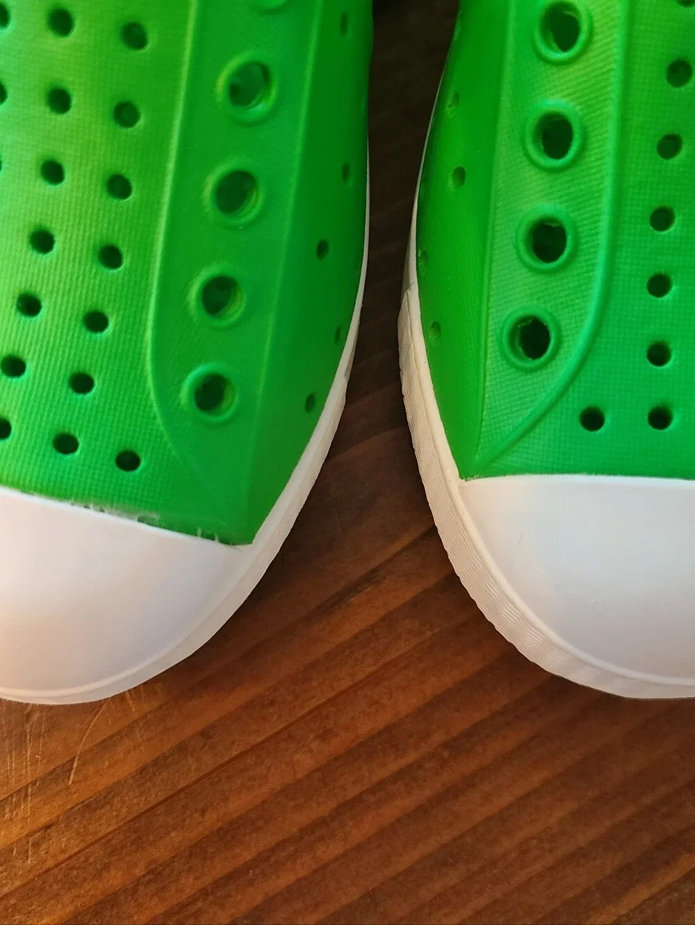 Native Kids' Jefferson Slip-On Shoes - Green/White and Cream/Gold - C12